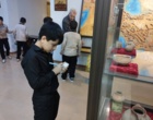 بازدید دانش‌آموزان دبستان پسرانه غیر دولتی صدرا 3 از موزه تاریخ و باستان‌شناسی دانشگاه تبریز