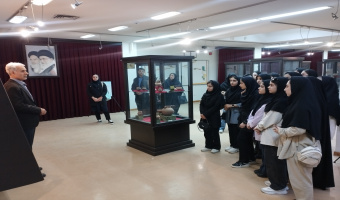 دانش‌آموزان دبیرستان دخترانه هاشمیه زرنق از موزه تاریخِ مؤسسه تاریخ و فرهنگ ایران بازدید کردند.