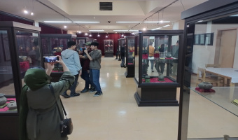 بازدید دانش‌آموزان دبیرستان کرامت از موزه تاریخ دانشگاه تبریز