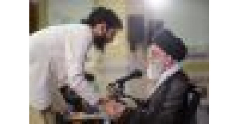 حضرت آیت‌الله خامنه‌ای در دیدار ۴ ساعته با دانشجویان و نمایندگان تشکل‌های دانشجویی با بیان اینکه اگر مبارزه با استکبار نباشد ما تابع قرآن نیستیم، تاکید کردند آمریکا اتمّ مصادیق استکبار است، خودتان را برای ادامه‌ مبارزه با استکبار آماده کنید.